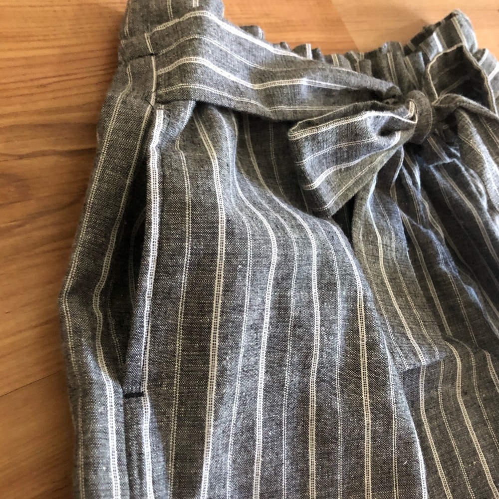 Striped high waisted shorts with pockets